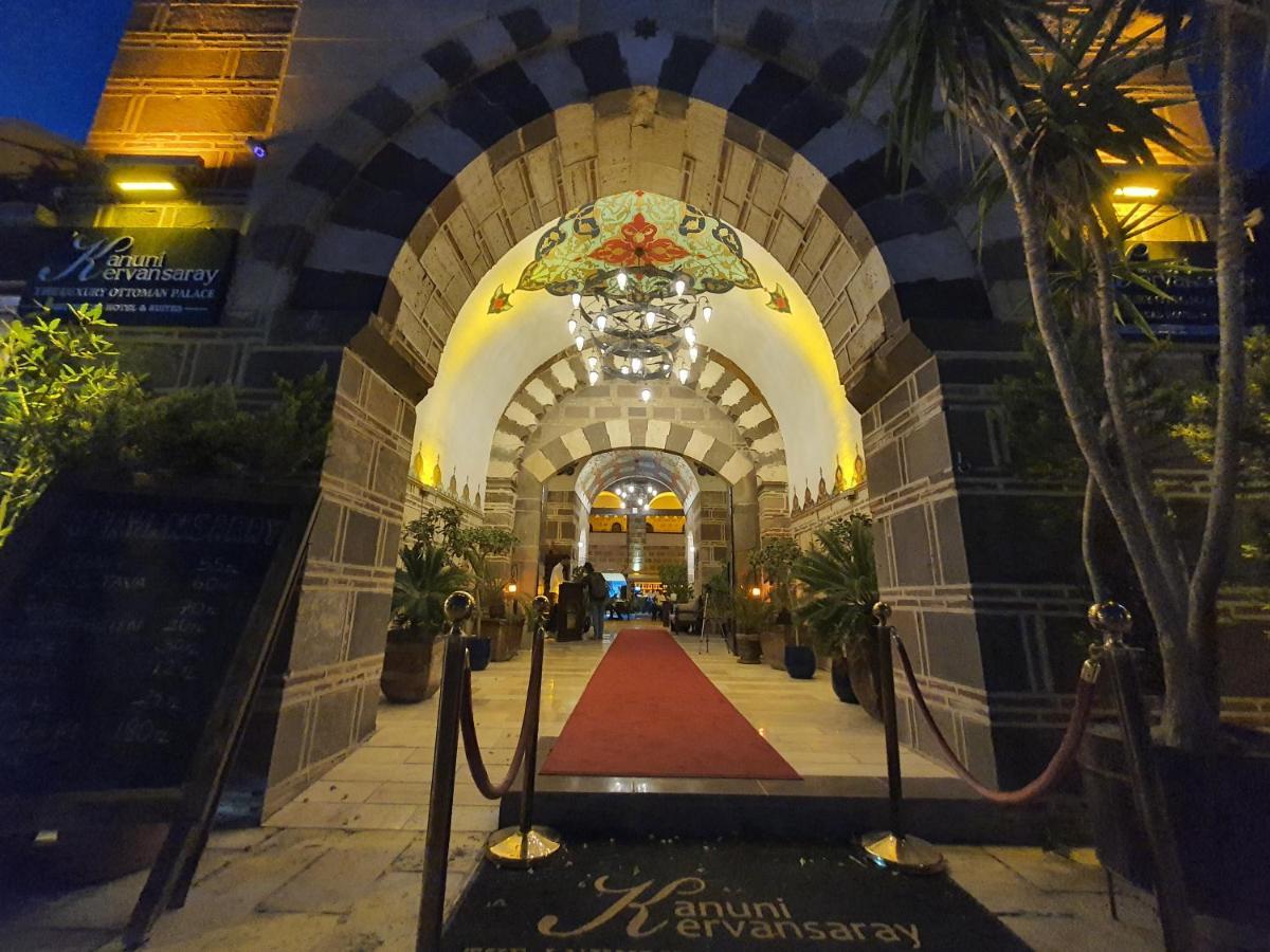 Cesme Kanuni Kervansaray Historical Hotel Esterno foto