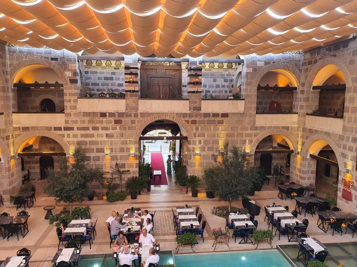 Cesme Kanuni Kervansaray Historical Hotel Esterno foto