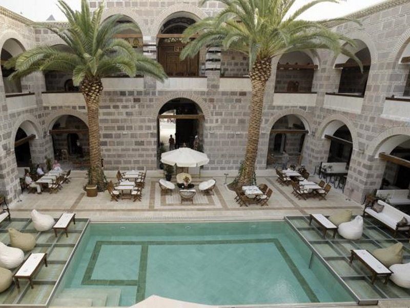 Cesme Kanuni Kervansaray Historical Hotel Esterno foto