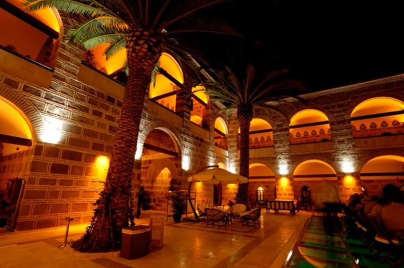 Cesme Kanuni Kervansaray Historical Hotel Esterno foto