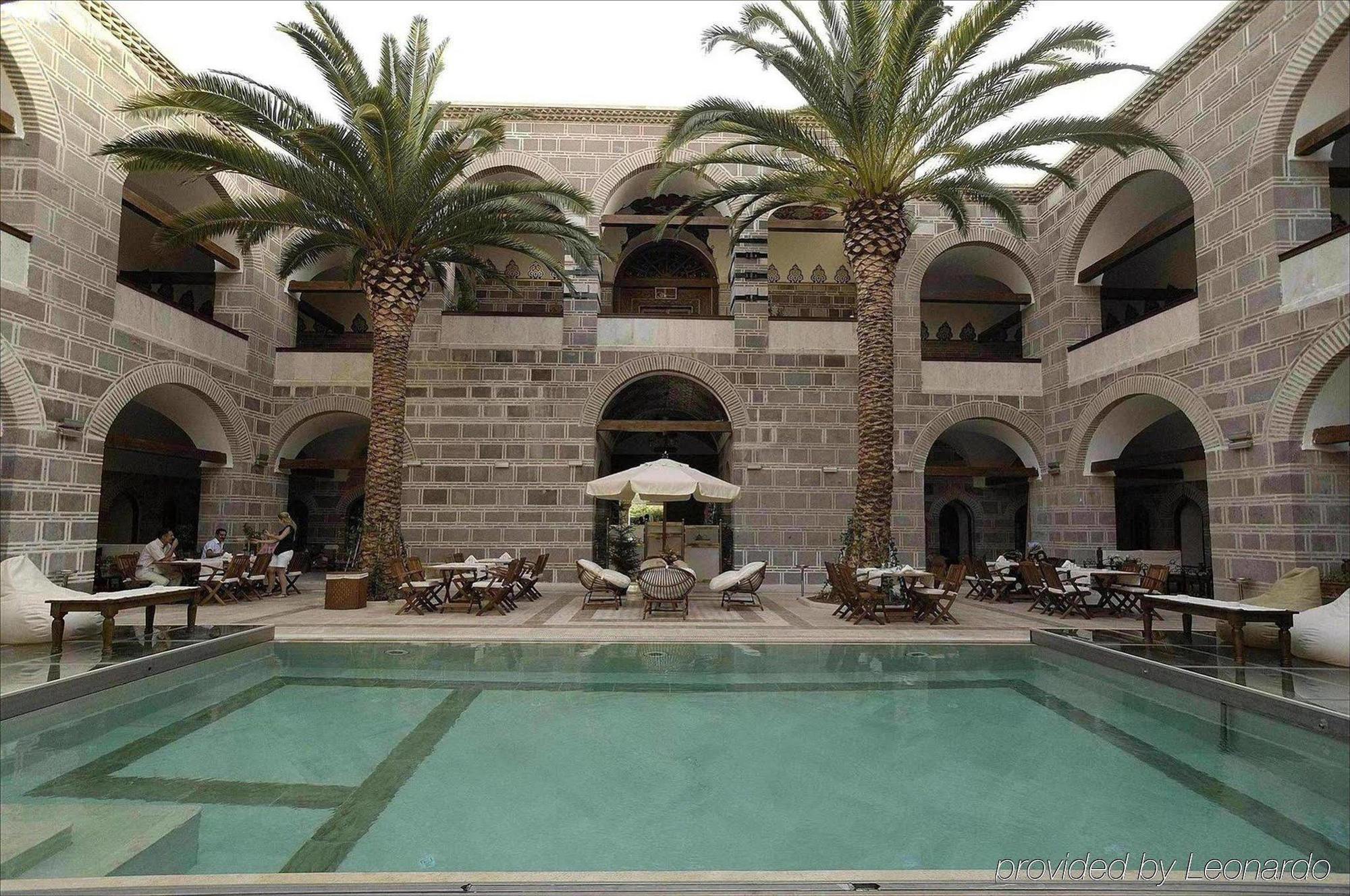 Cesme Kanuni Kervansaray Historical Hotel Servizi foto